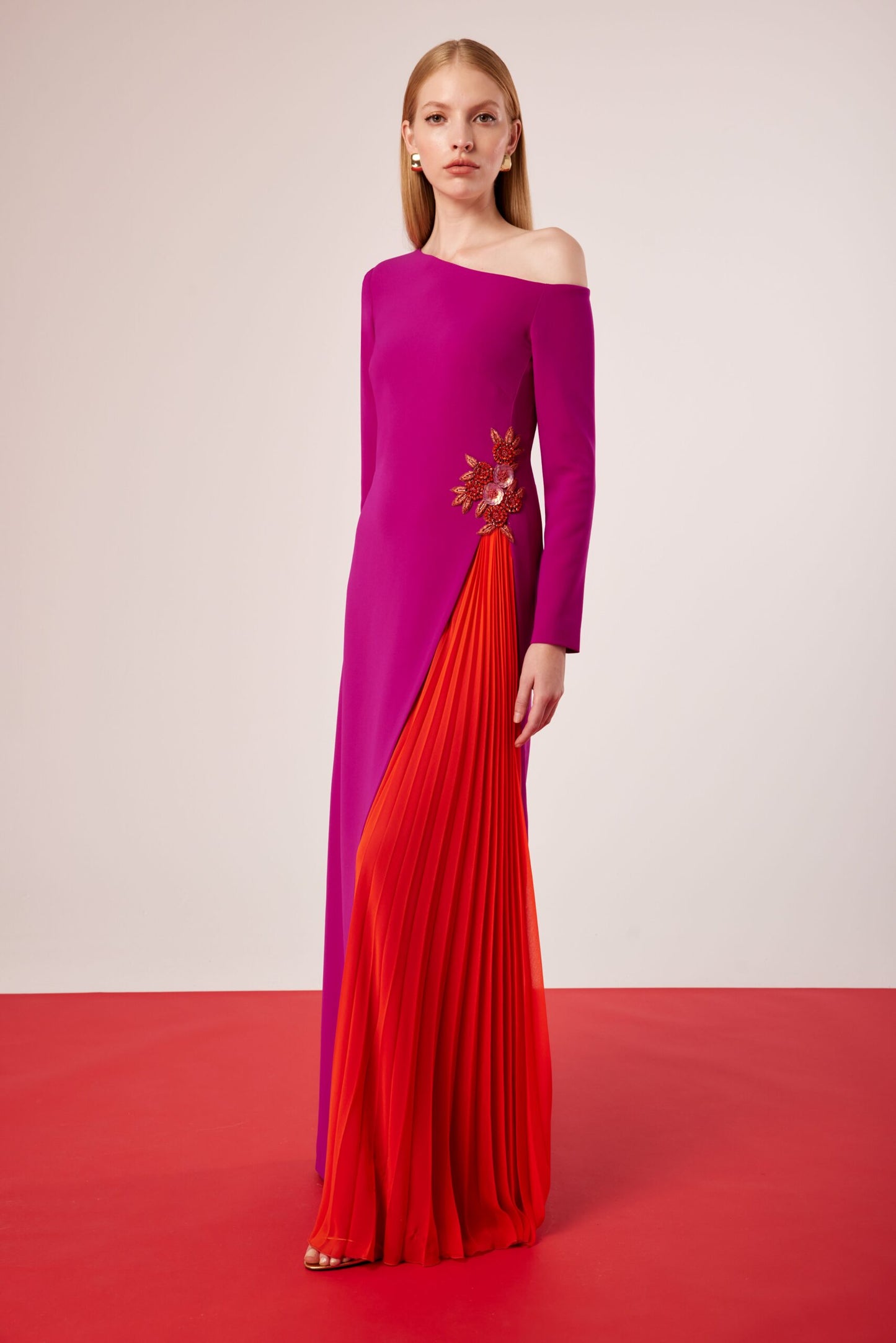 Carla Ruiz 51507 – Women’s Pleated Dress with Keel Opening