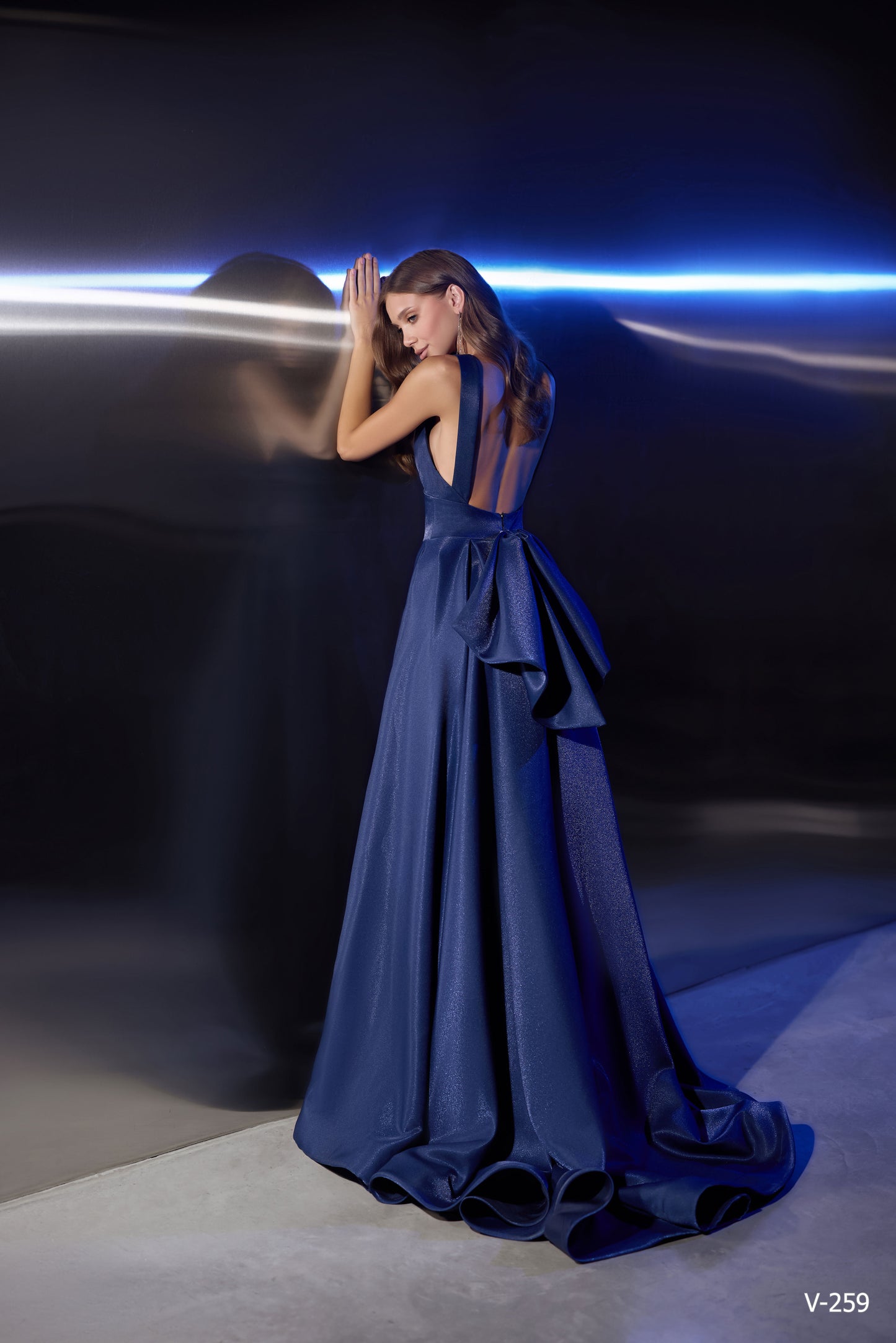 Celestial Bloom: Deep V Open-Back Gown with Sculpted Bow – Blackberry & Cappuccino