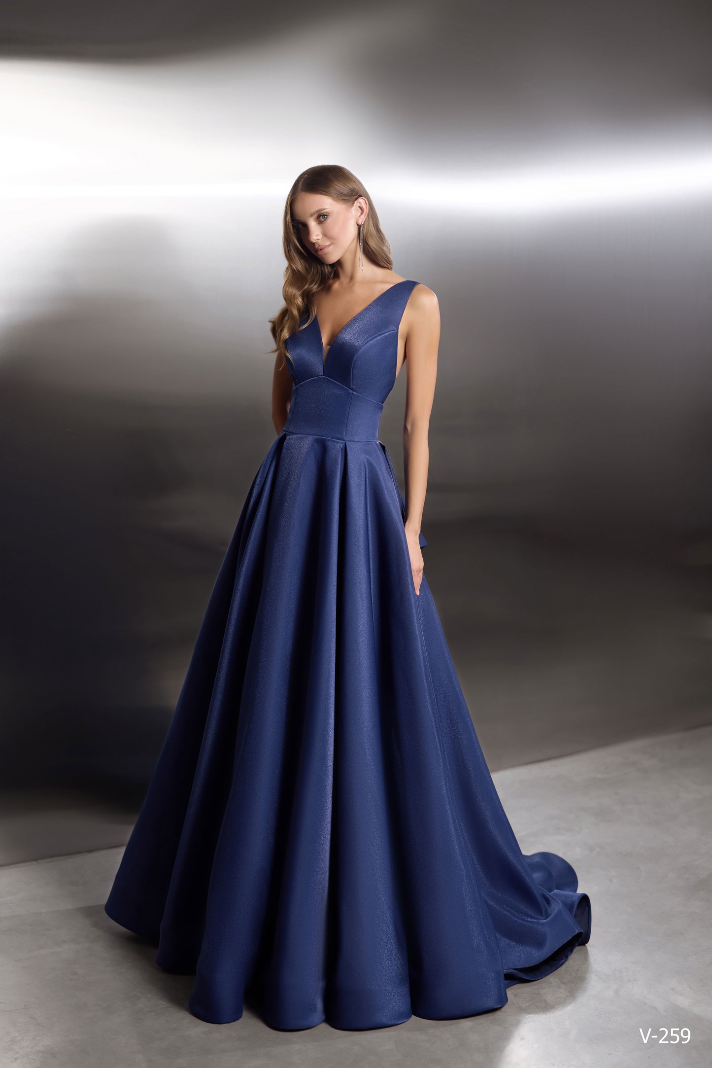 Celestial Bloom: Deep V Open-Back Gown with Sculpted Bow – Blackberry & Cappuccino