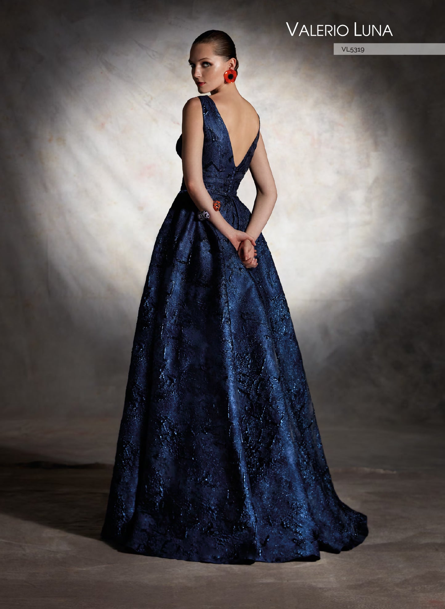 Valentinos-VL5319-Red-Carpet-Dress-Classic-Elegance-Haute-Couture-Look-Back-View - Rofial Beauty