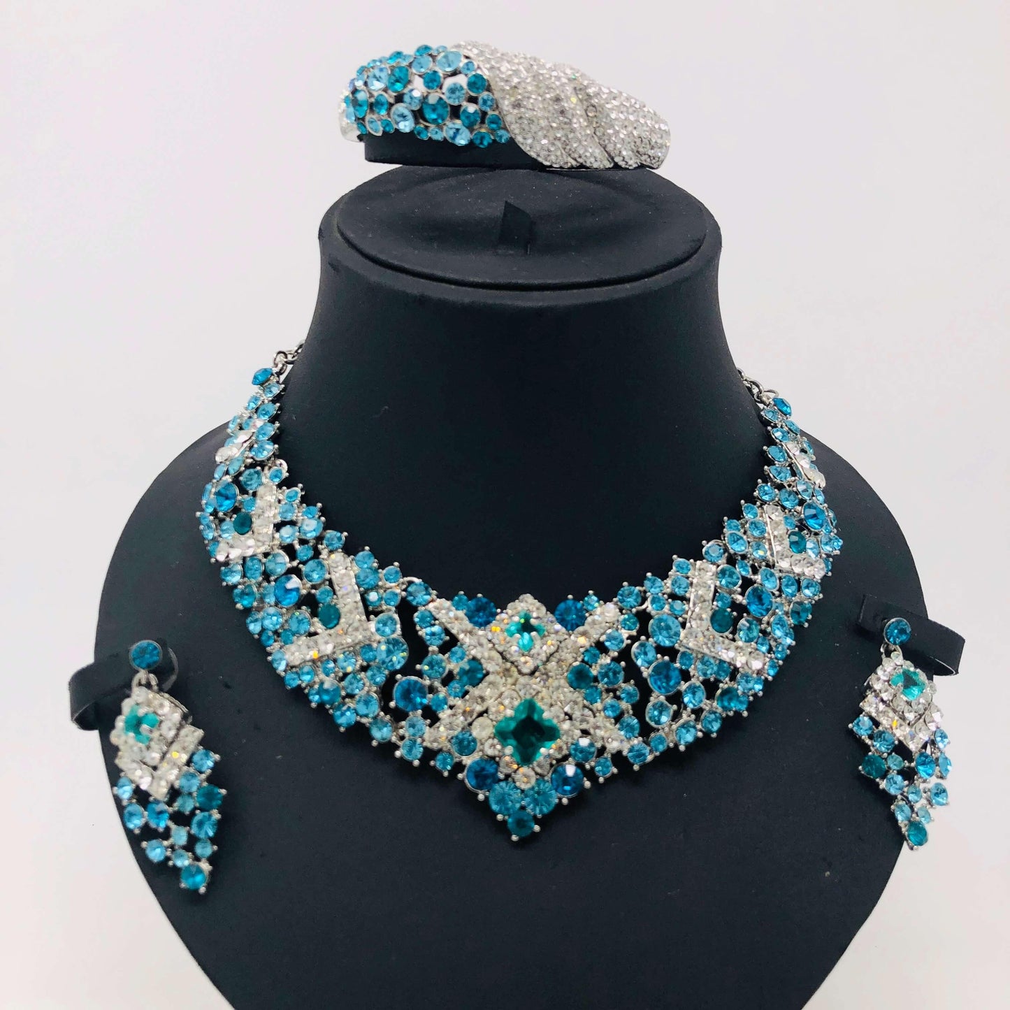 Blue and White Set - Rofial Beauty