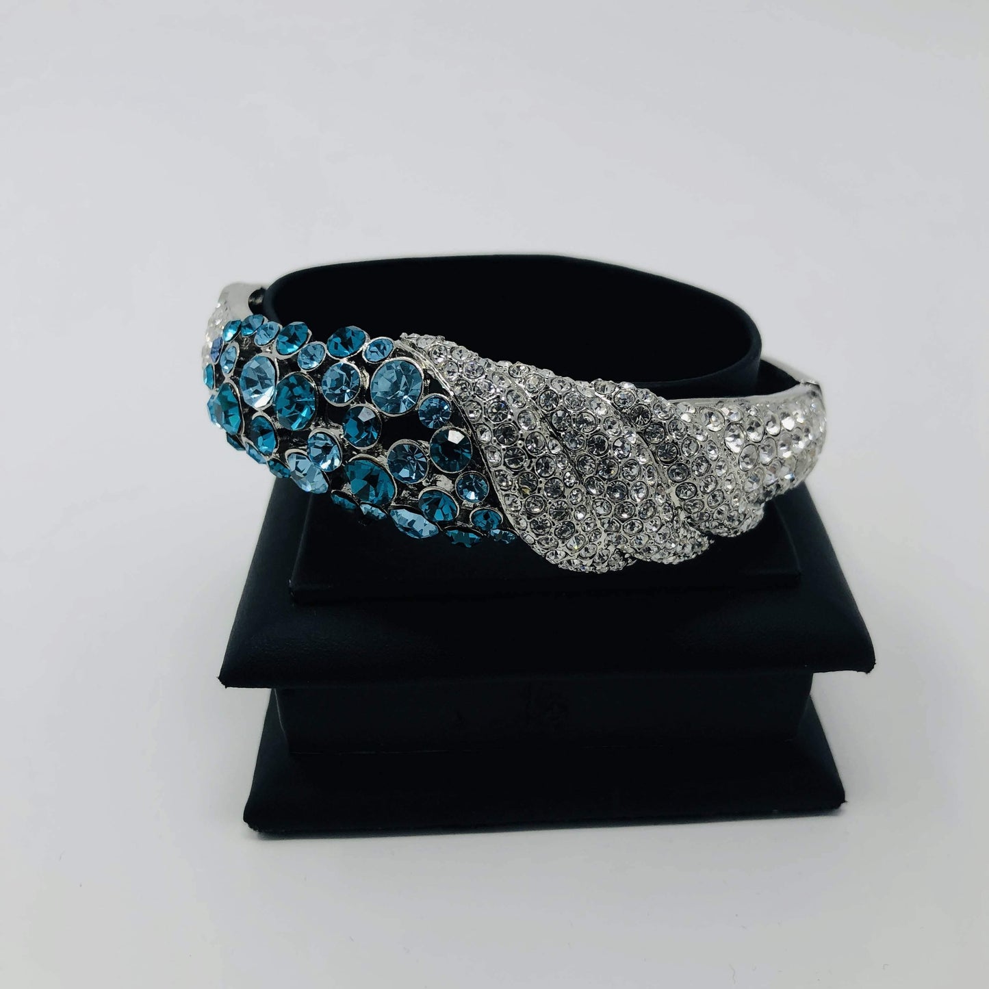 Blue and White Set - Rofial Beauty