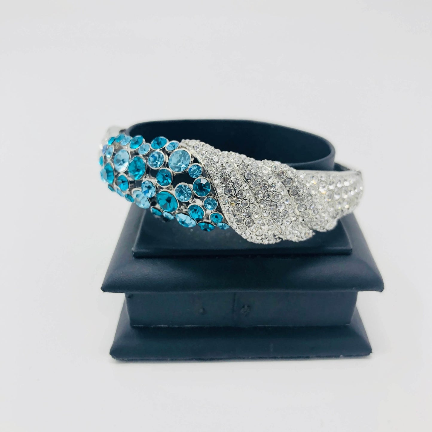 Blue and White Set - Rofial Beauty