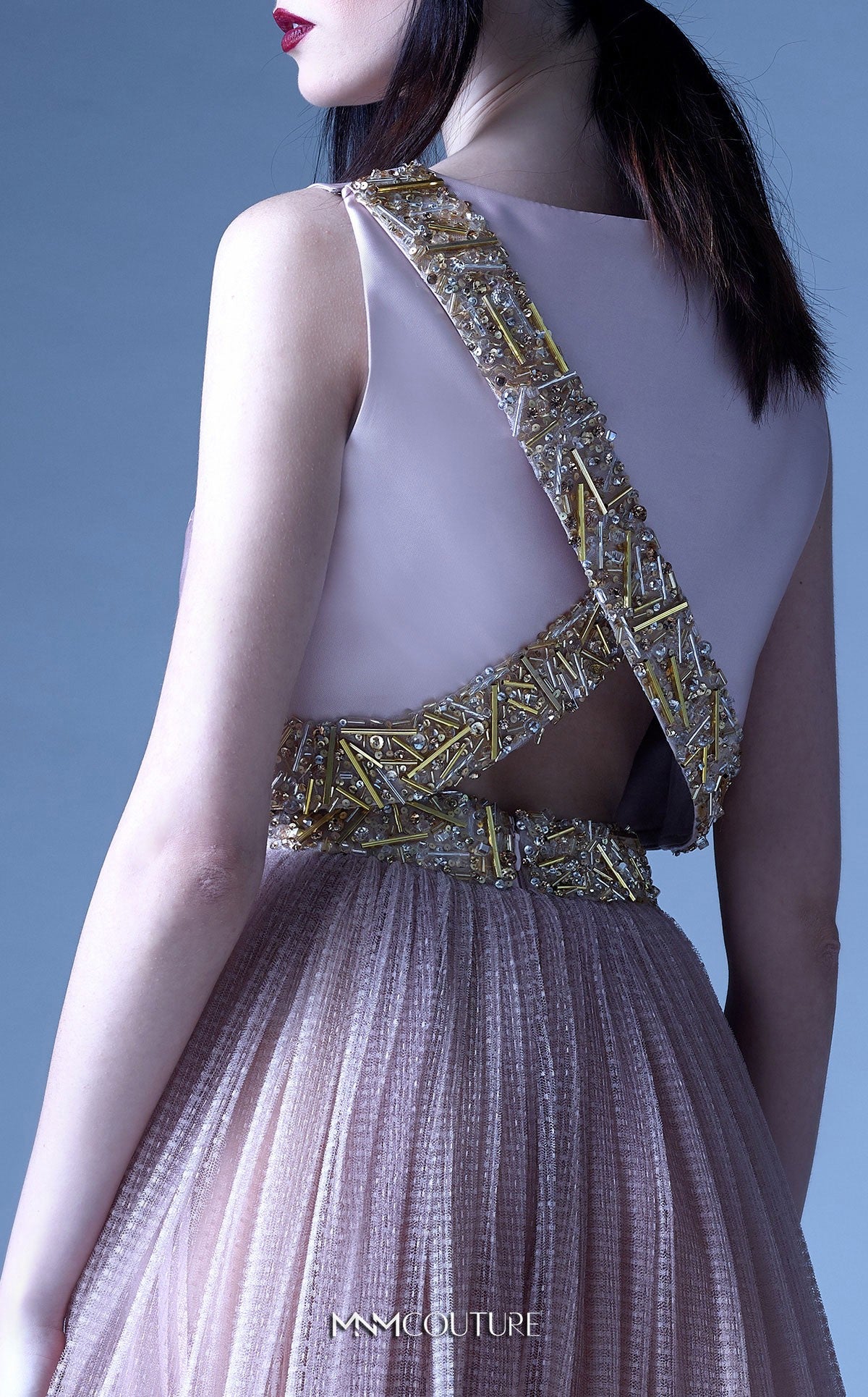 Dress adorned with gold and silver jewels - Rofial Beauty
