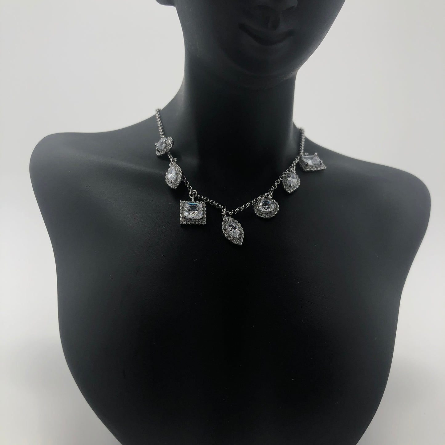 Elegant Necklace - Rofial Beauty