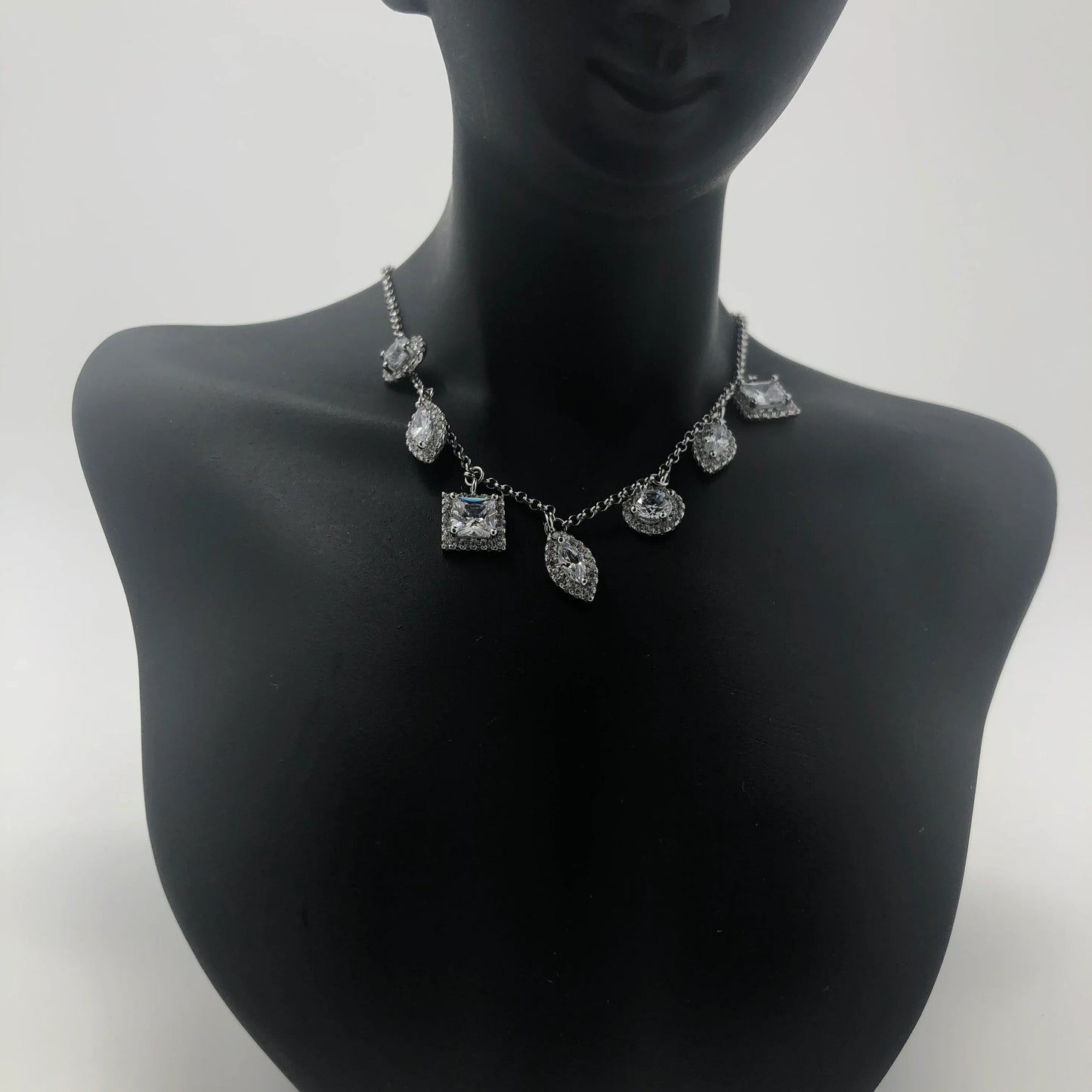 Elegant Necklace - Rofial Beauty
