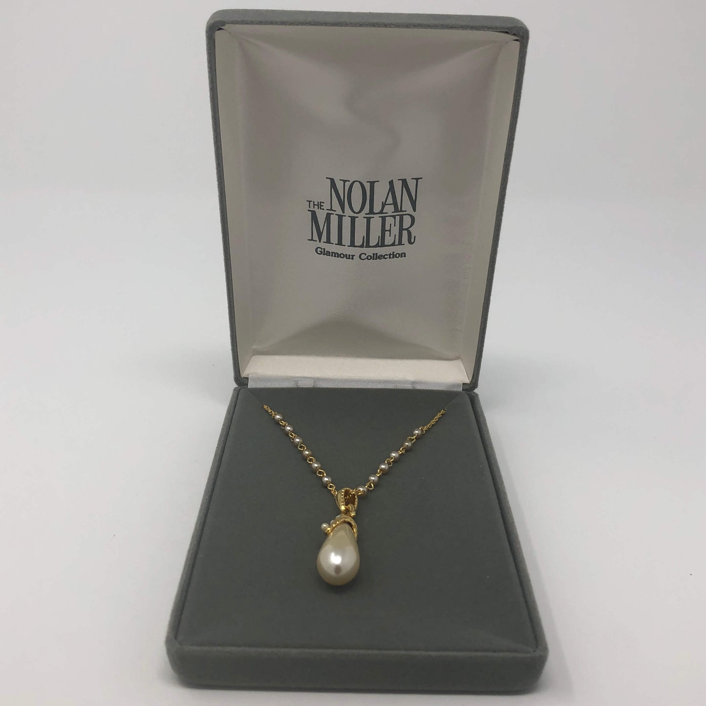 Tear Drop Pearl Necklace - Rofial Beauty