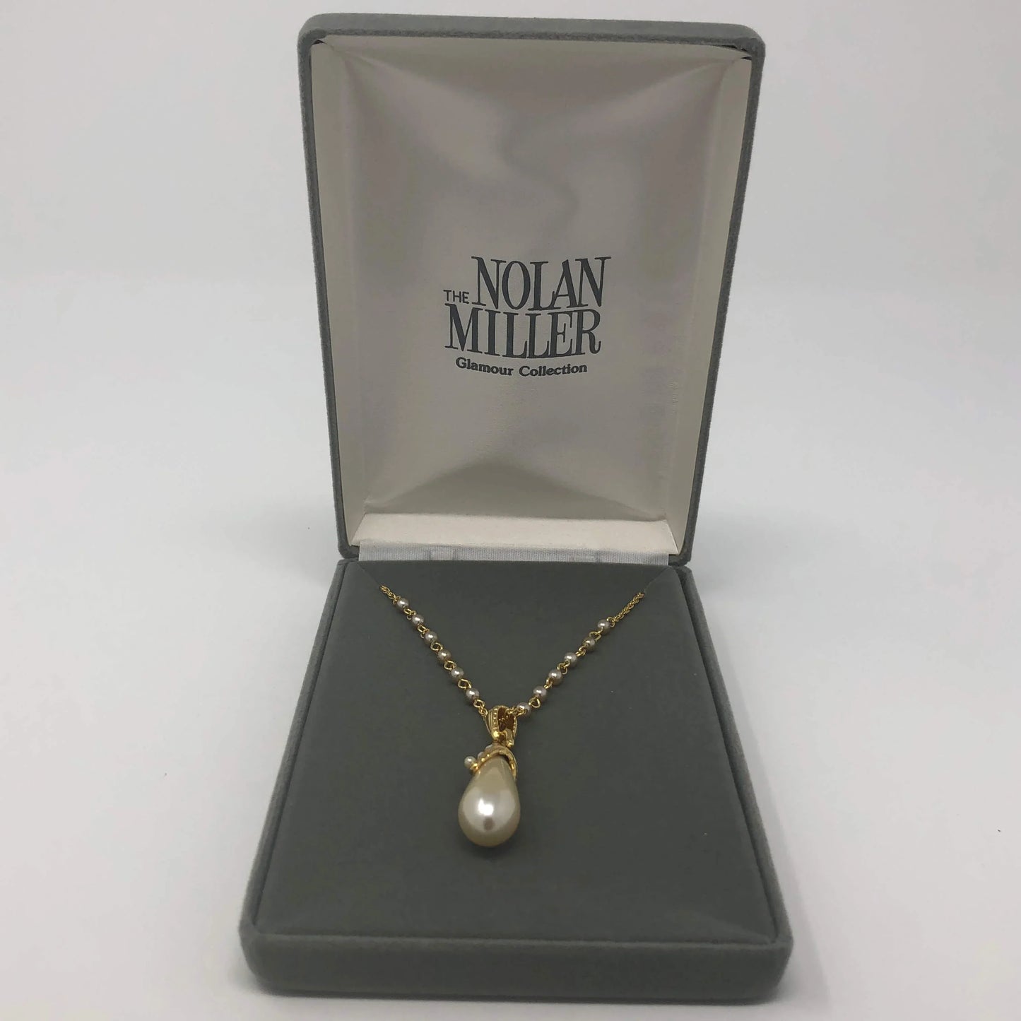 Tear Drop Pearl Necklace - Rofial Beauty