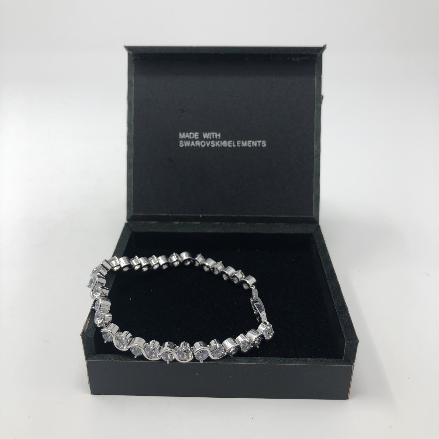 Shiny Silver Chained Bracelet - Rofial Beauty
