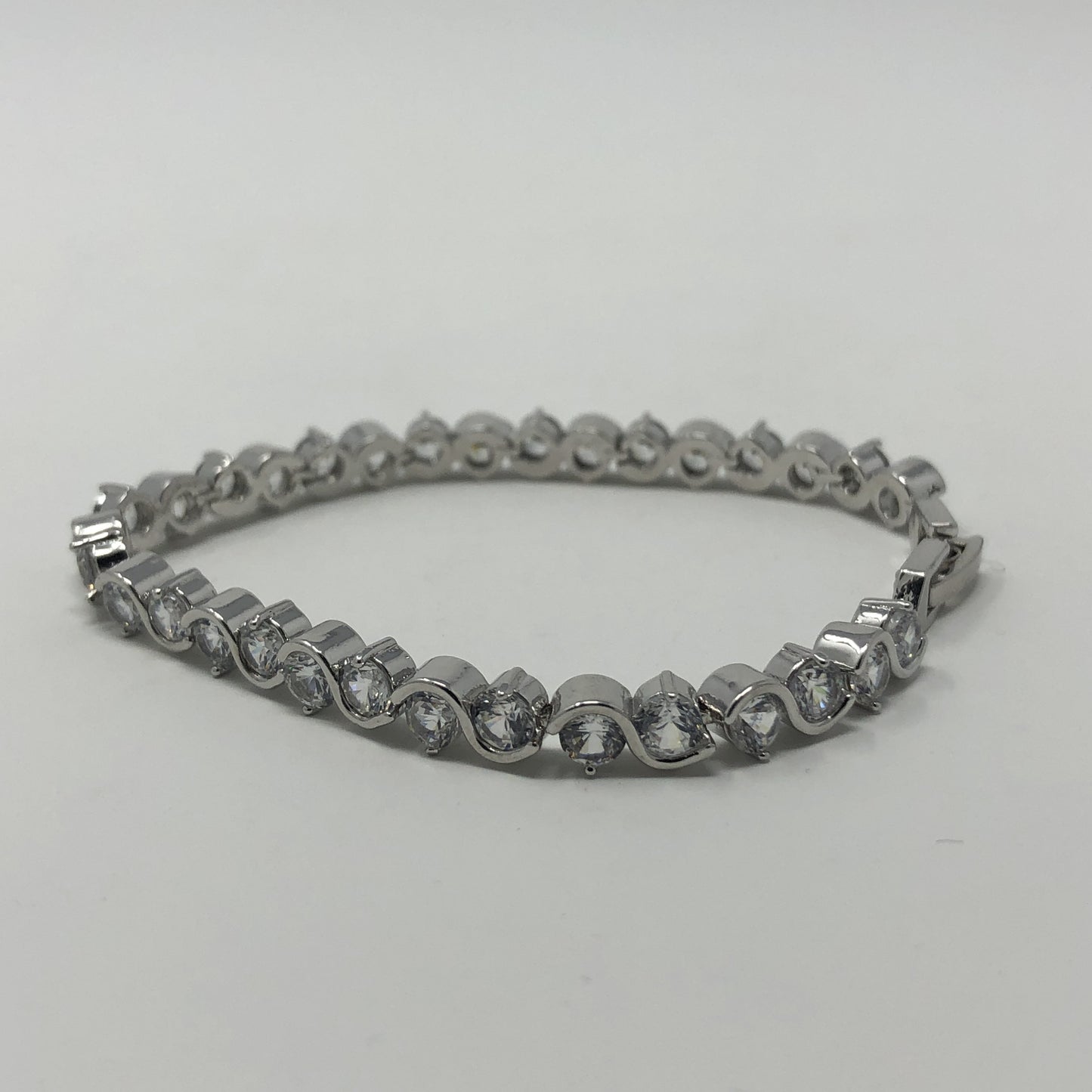 Shiny Silver Chained Bracelet - Rofial Beauty
