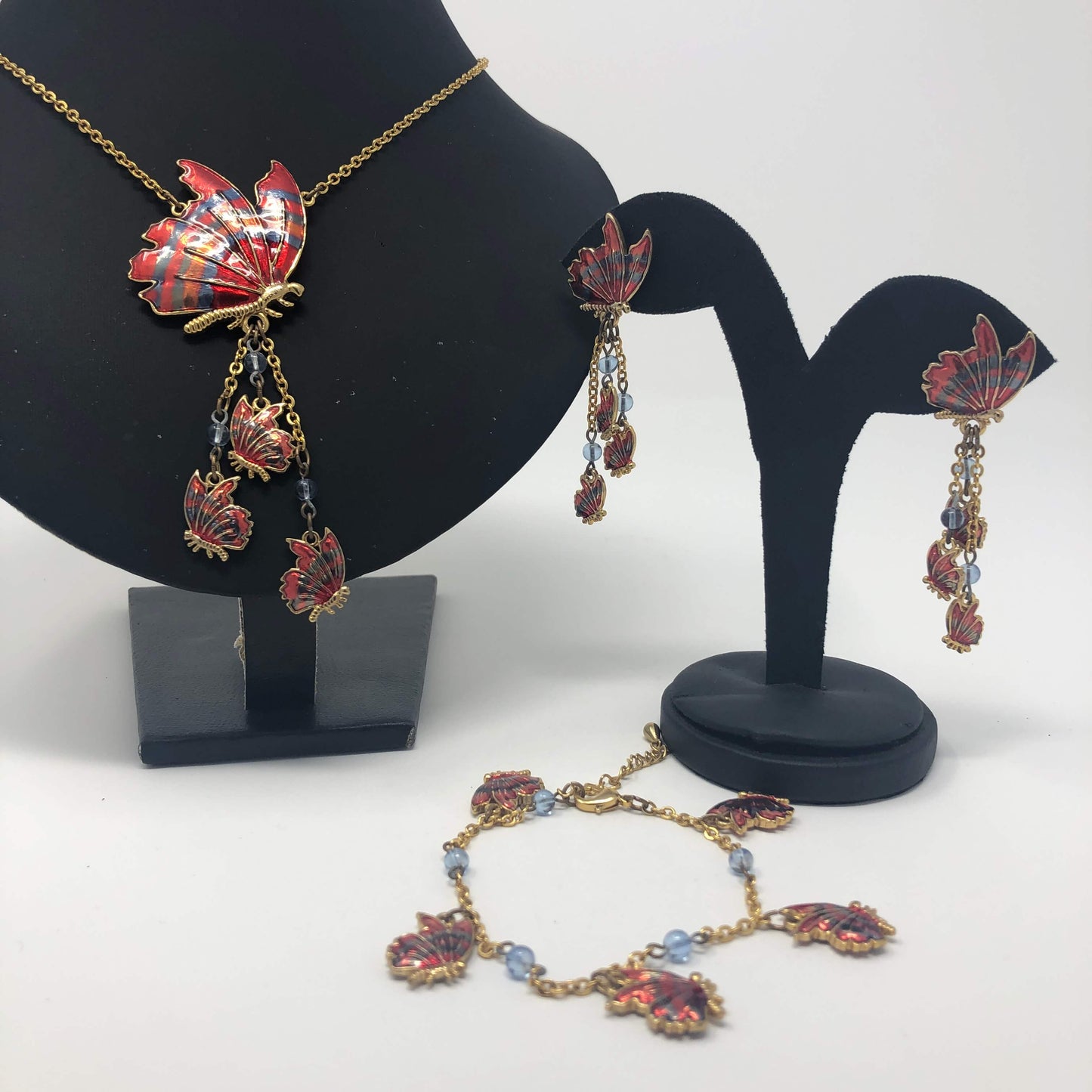 Fly Away Necklace - Rofial Beauty