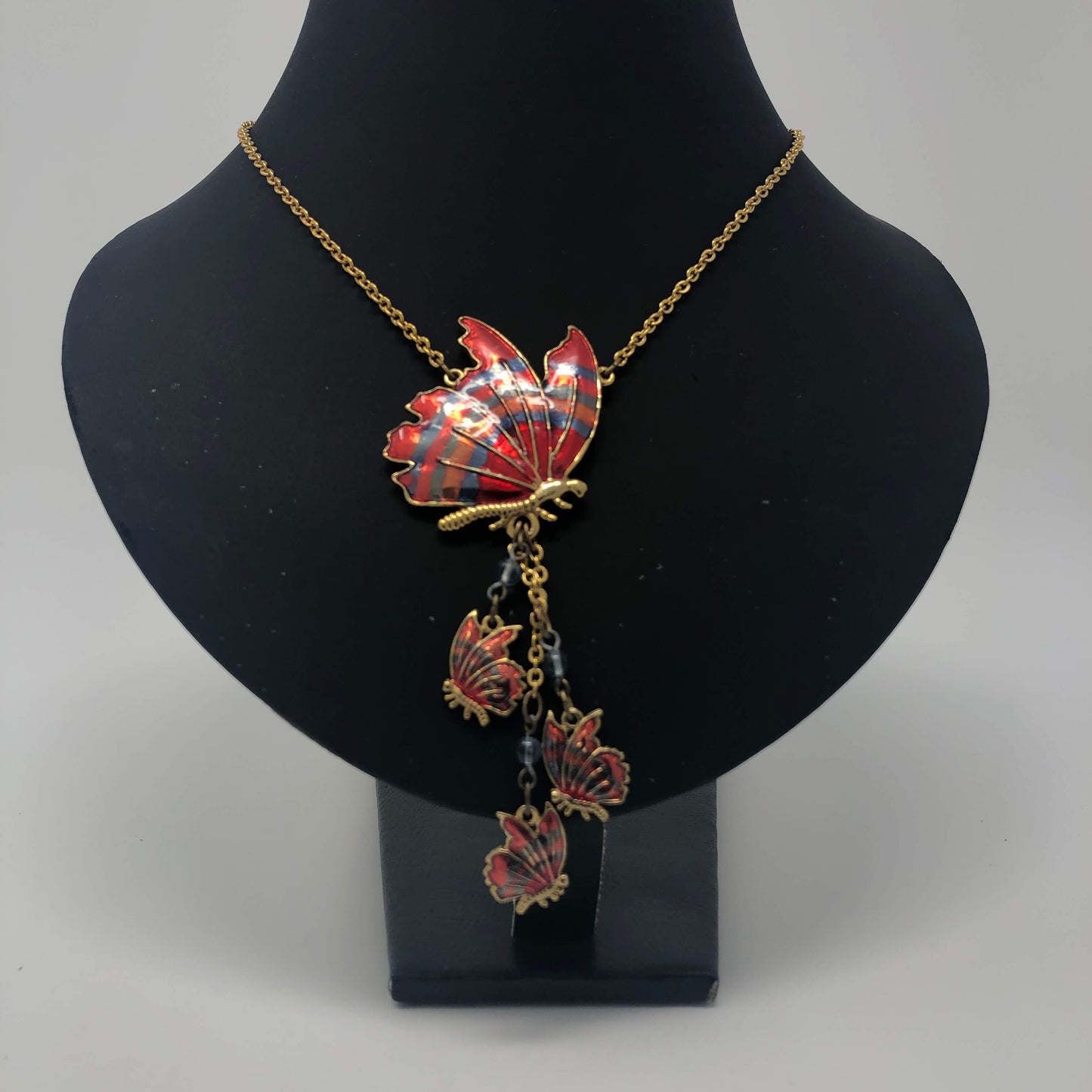 Fly Away Necklace - Rofial Beauty