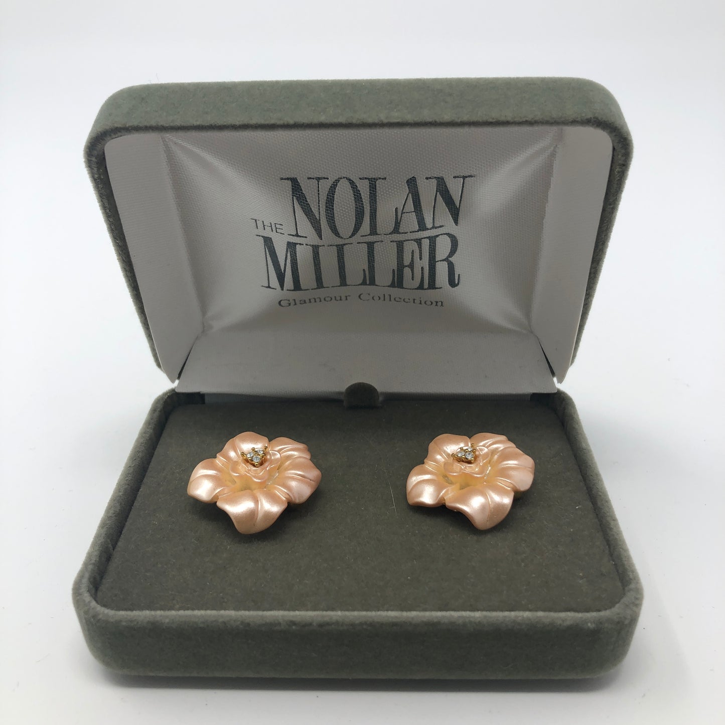 Peach Floral Stud - Rofial Beauty