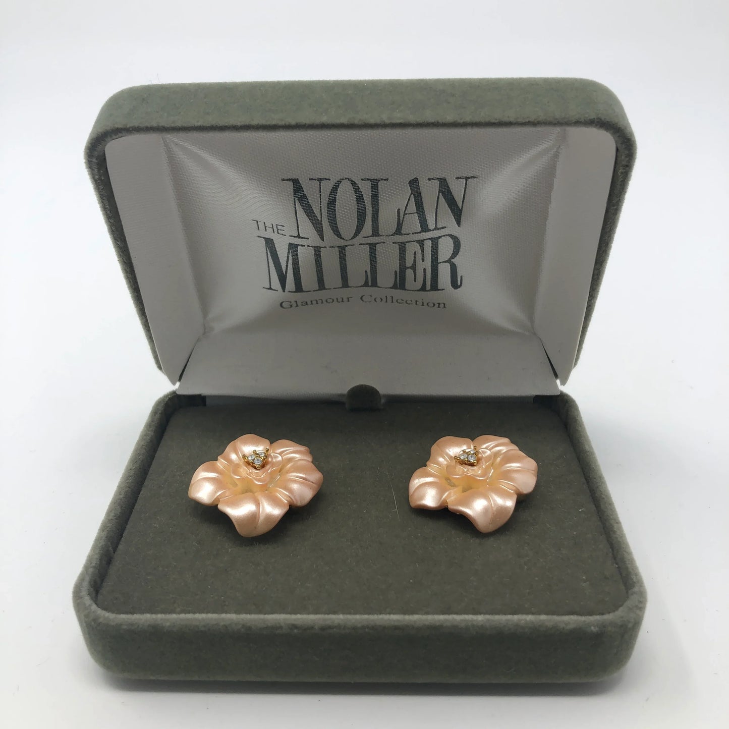 Peach Floral Stud - Rofial Beauty
