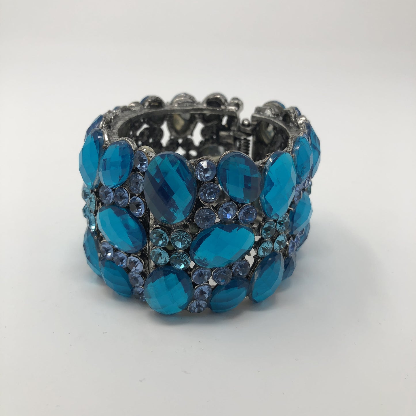 Lustrous Blue Bracelet - Rofial Beauty