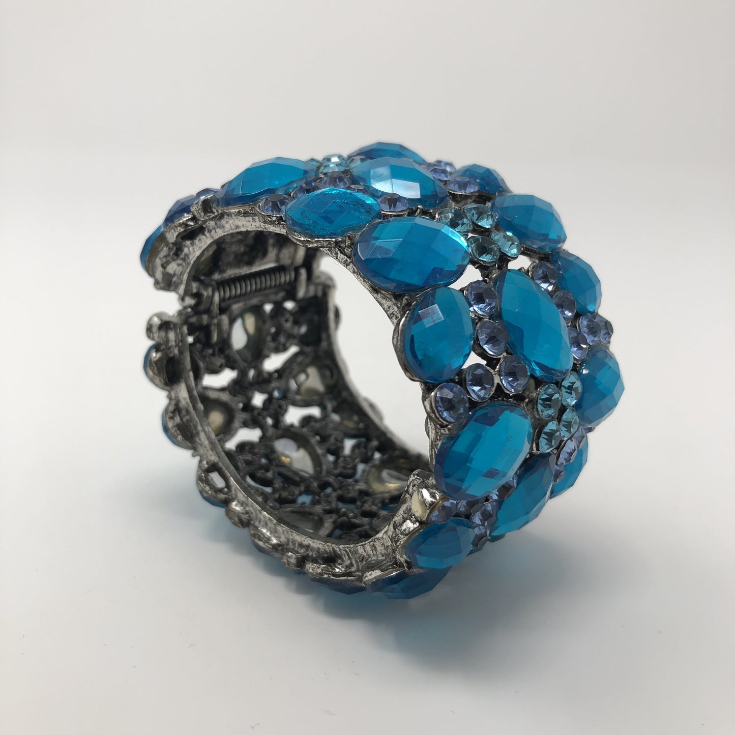 Lustrous Blue Bracelet - Rofial Beauty
