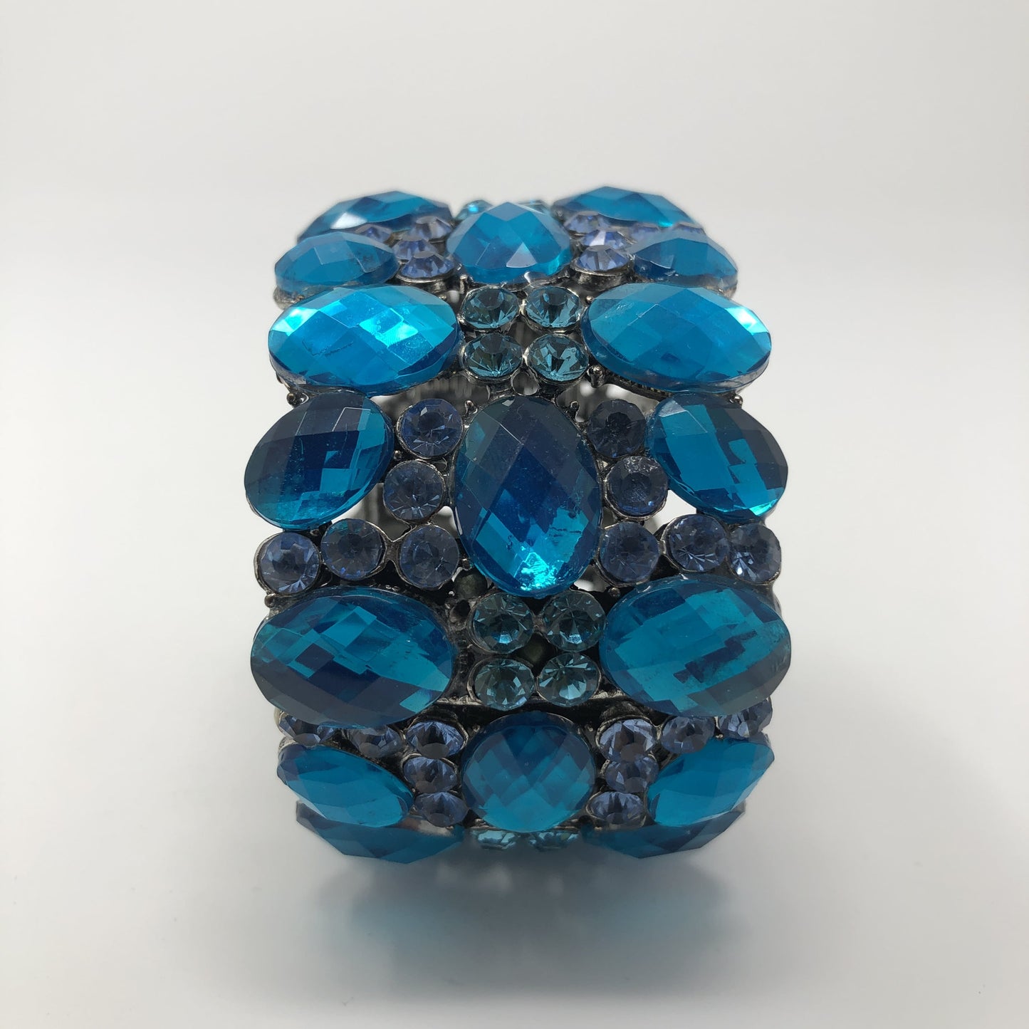 Lustrous Blue Bracelet - Rofial Beauty