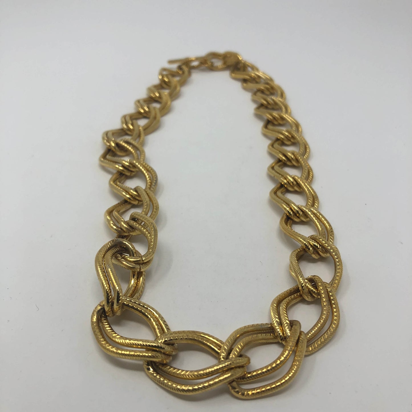Classy Golden Necklace - Rofial Beauty