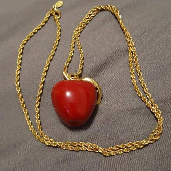 Apple Necklace - Rofial Beauty