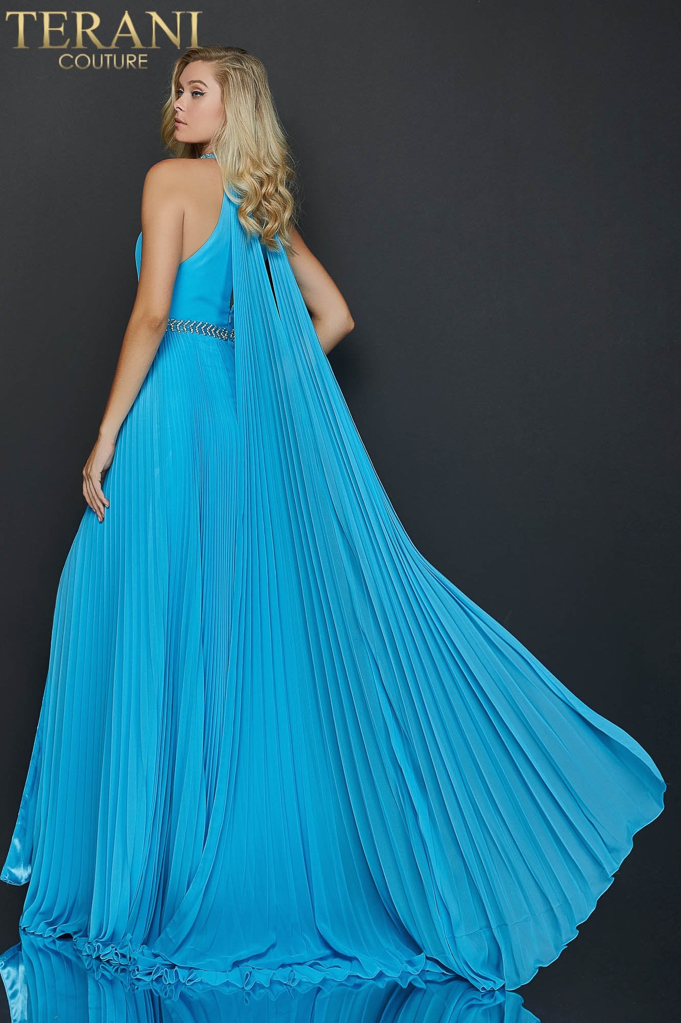 Flowing Chiffon Halter Neck Prom Dress With High Slit - Rofial Beauty