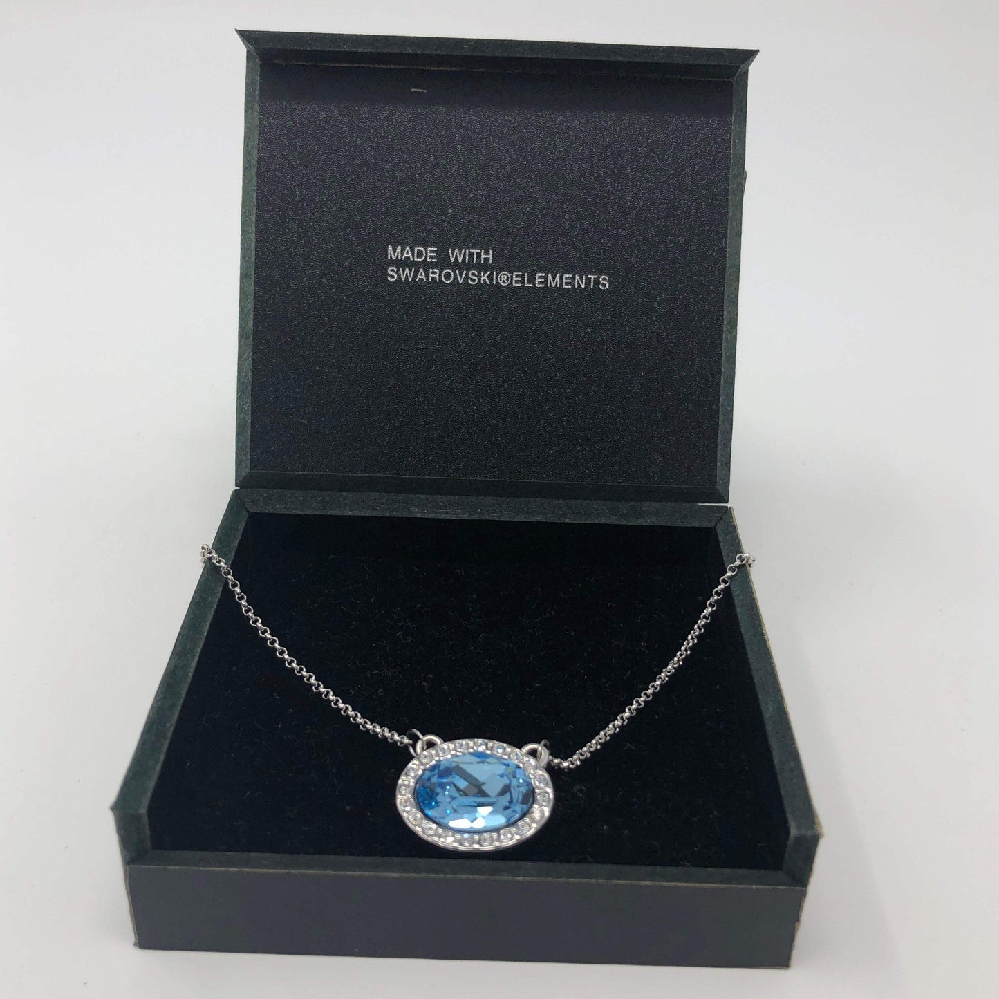 A Blue Stoned Necklace - Rofial Beauty