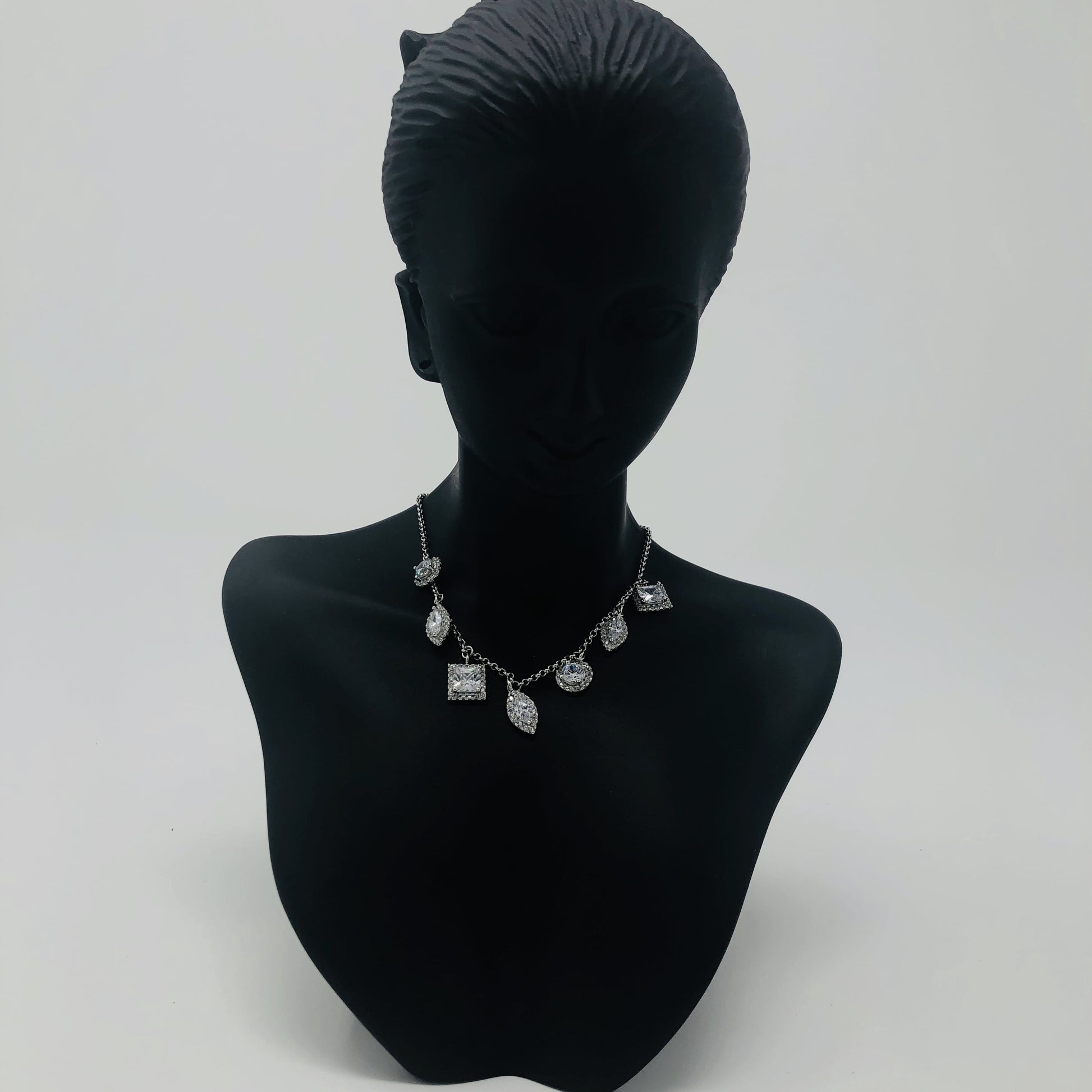 Elegant Necklace - Rofial Beauty