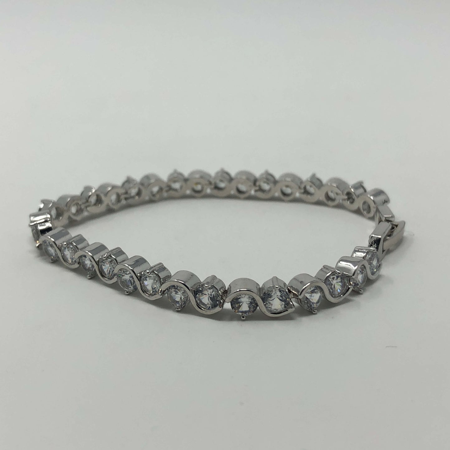 Shiny Silver Chained Bracelet - Rofial Beauty