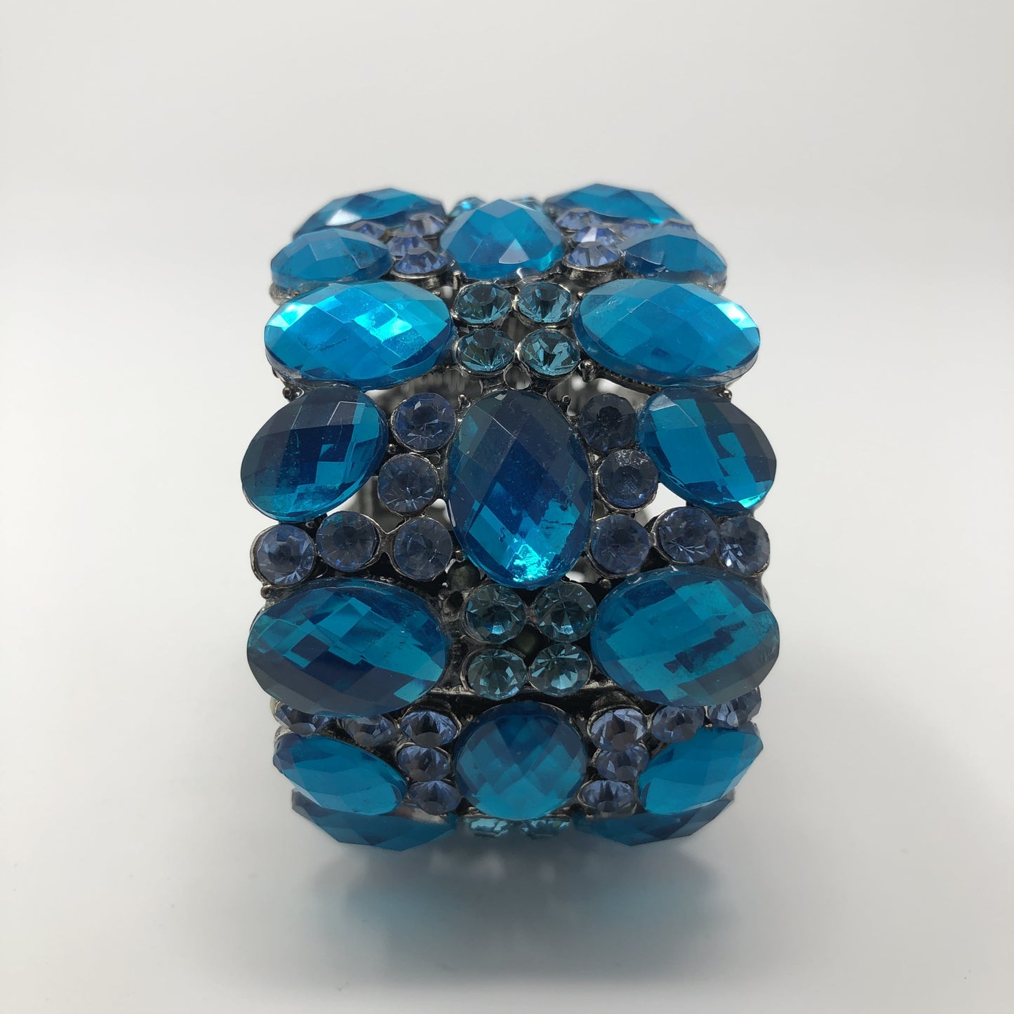 Lustrous Blue Bracelet - Rofial Beauty