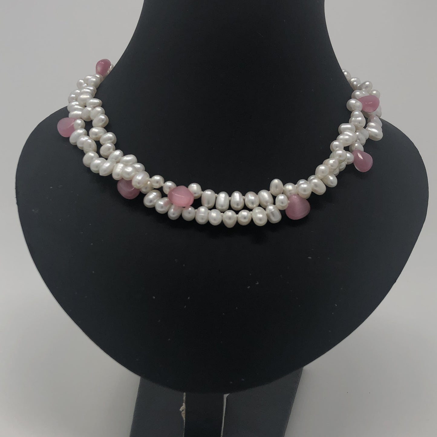 Pearly Rose Quartz Necklace - Rofial Beauty